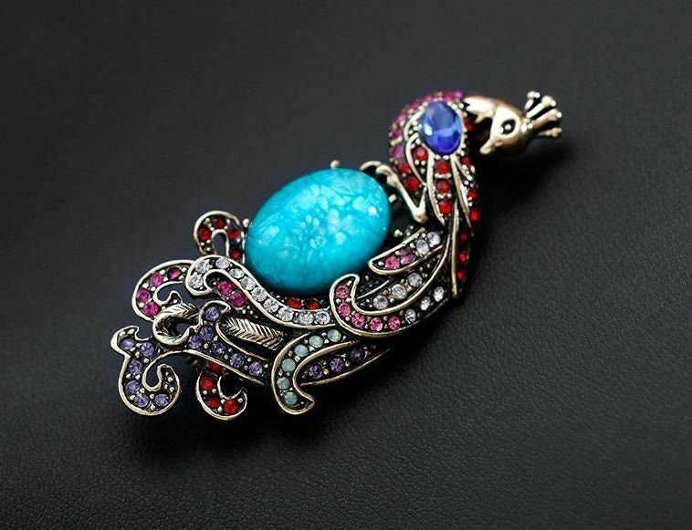 Stunning vintage look gold plated peacock turquoise stone queen brooch broach h2