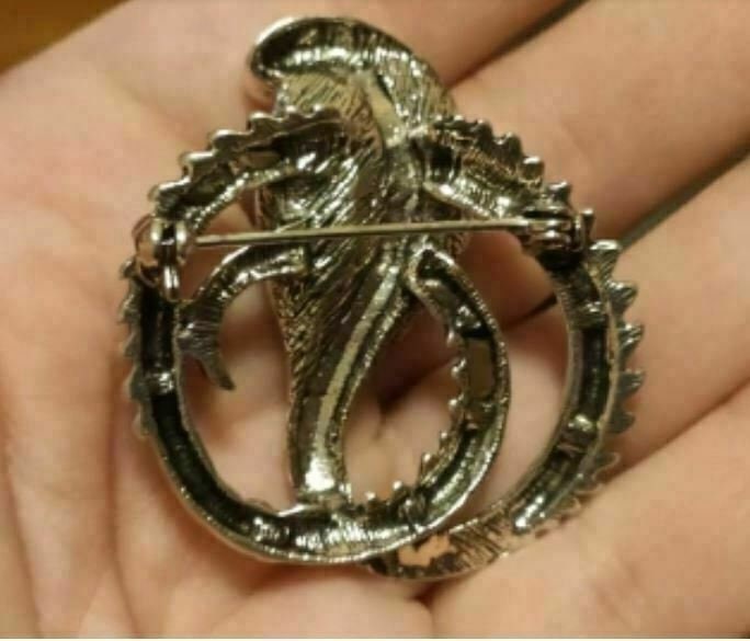 Stunning vintage look silver plated cobra snake design brooch broach pin b48o