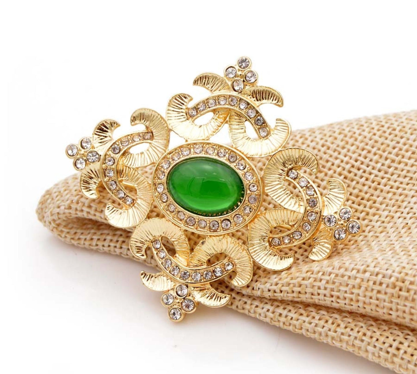 Stunning vintage look gold plated retro queen celebrity brooch broach pin ggg6