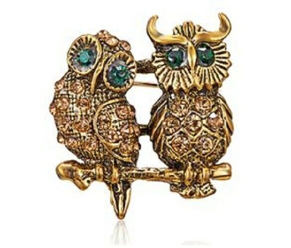 Stunning diamonte gold plated vintage look owl couple christmas brooch cake pin