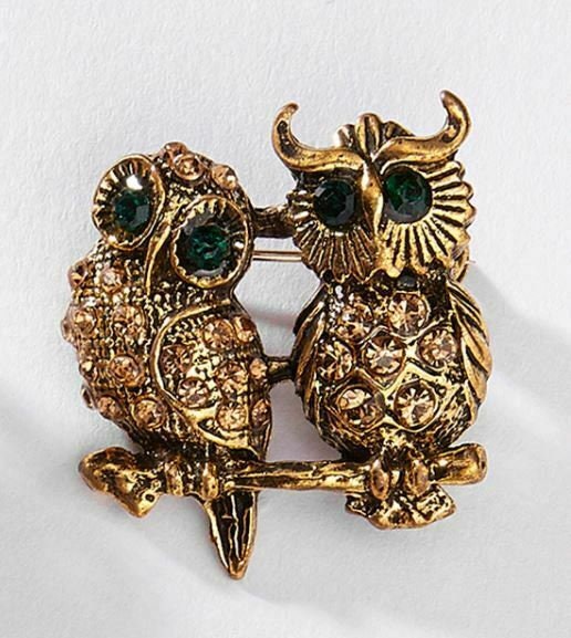 Stunning diamonte gold plated vintage look owl couple christmas brooch cake pin