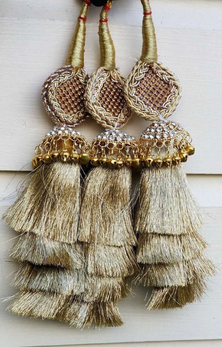 Indian punjabi pranda mehndi jagoo mirror bridal patiala paranda hair braids h5