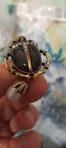 Gold plated beetle brooch retro vintage look high end design celebrity pin ggg28