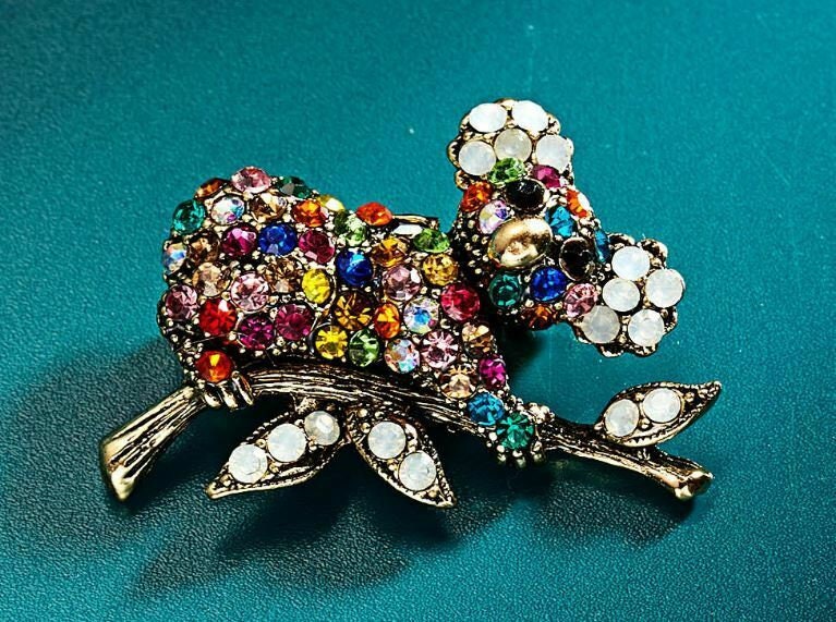 Stunning diamonte gold plated vintage look panda christmas brooch cake pin s10