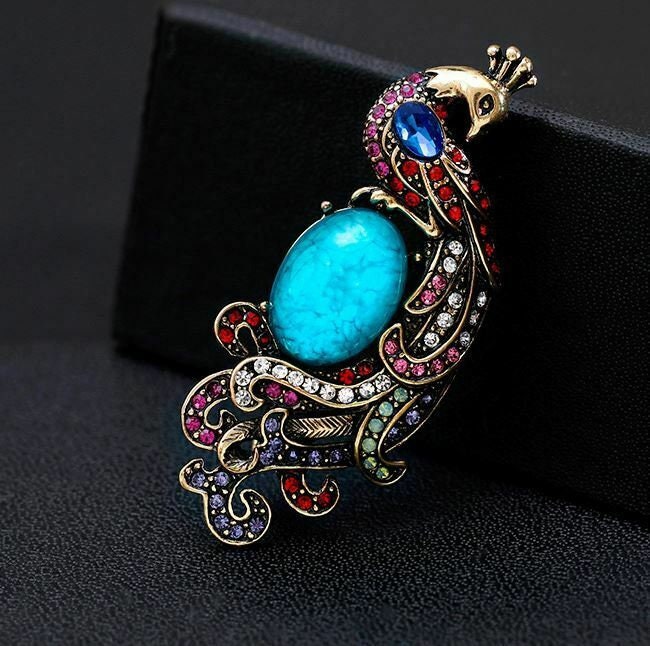 Stunning vintage look gold plated peacock turquoise stone queen brooch broach h2