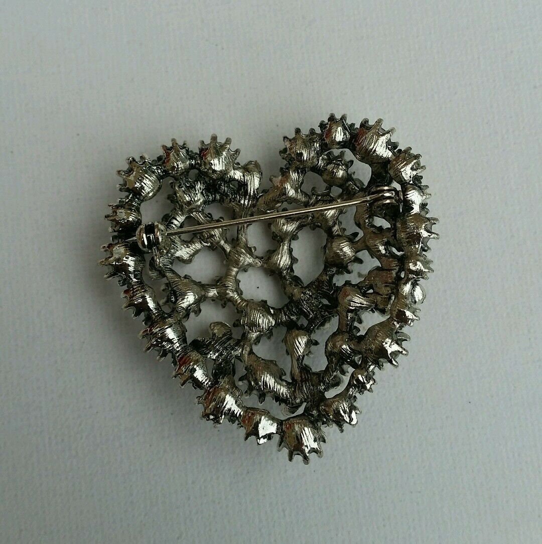 Stunning diamonte silver plated vintage style heart brooch broach cake pin gift