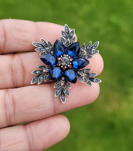 Flower brooch vintage look silver plated celebrity star broach queen pin u25 new