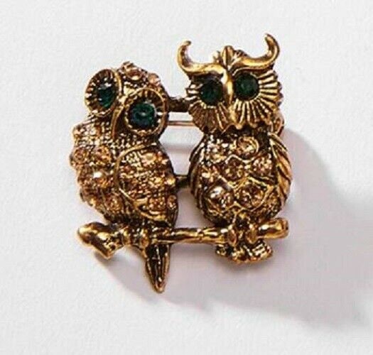 Stunning diamonte gold plated vintage look owl couple christmas brooch cake pin