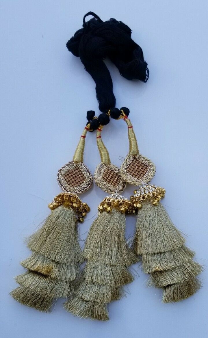 Indian punjabi pranda mehndi jagoo mirror bridal patiala paranda hair braids h5