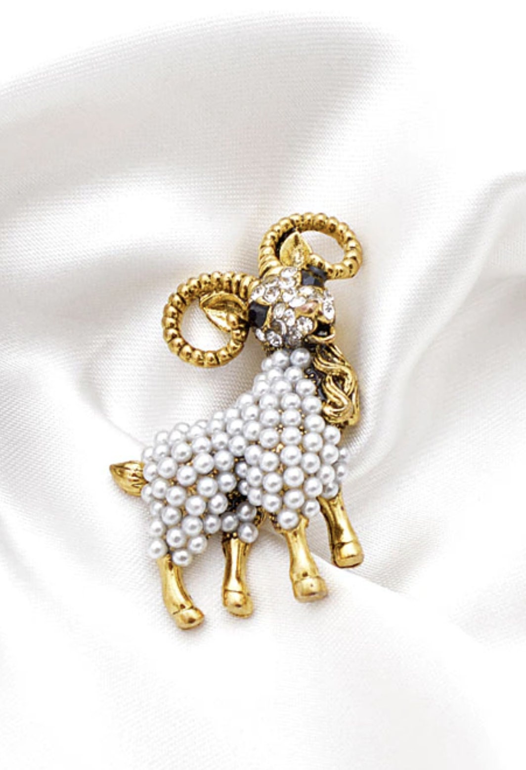 Stunning vintage look gold plated retro goat ram celebrity brooch broach pin g7