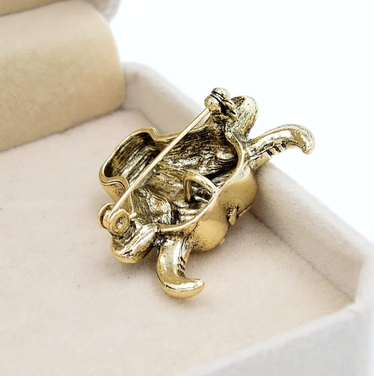 Bull head brooch vintage look silver gold plated retro broach pin power pendant