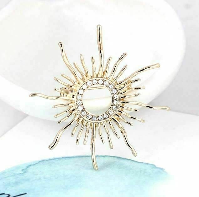 Stunning vintage look gold plated sun shaped brooch suit coat broach pin collar