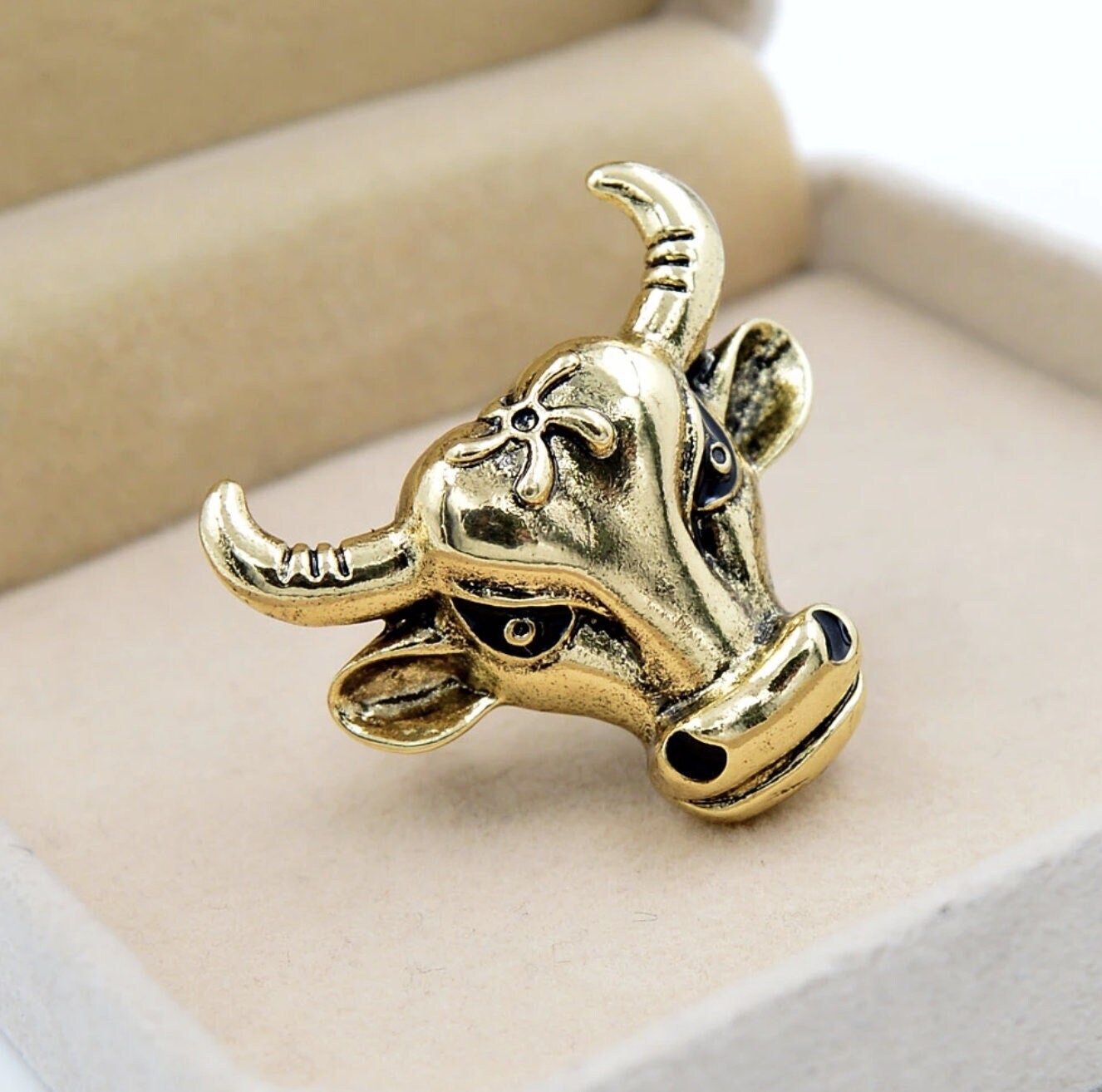 Bull head brooch vintage look silver gold plated retro broach pin power pendant