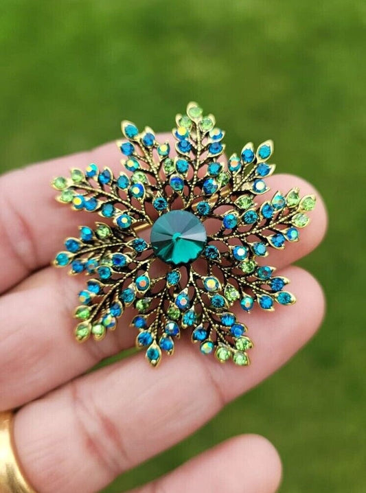 Flower brooch vintage look gold plated celebrity king star broach queen pin u24