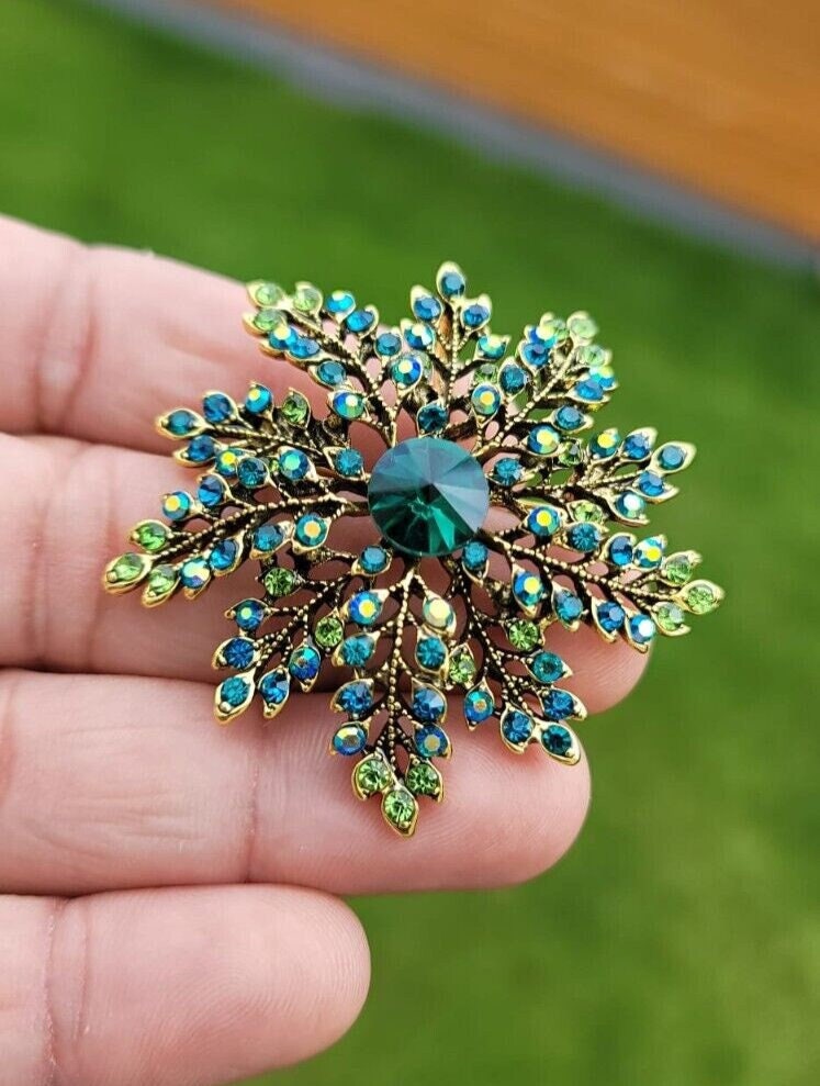 Flower brooch vintage look gold plated celebrity king star broach queen pin u24