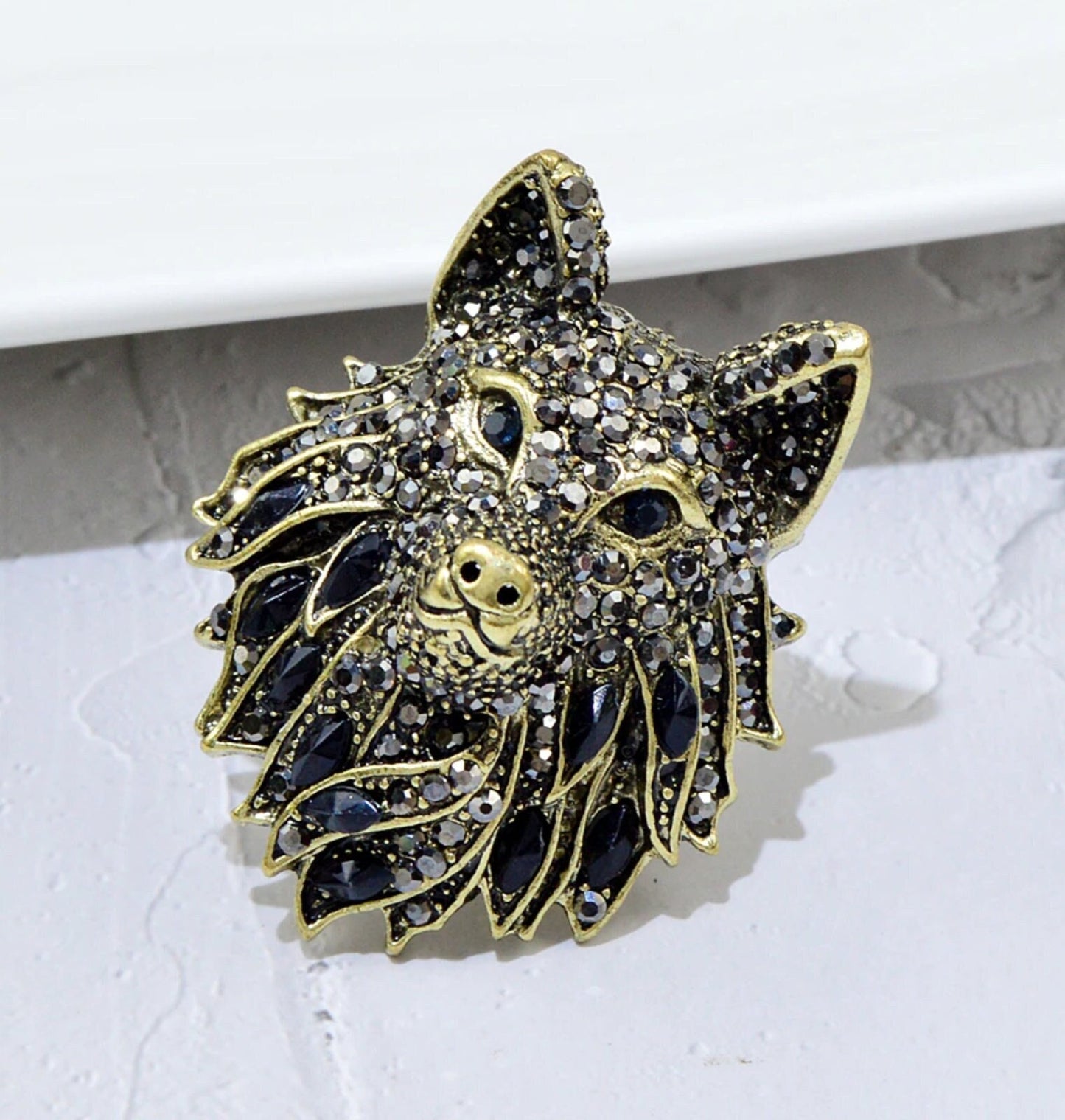 Wolf brooch blue or black vintage look celebrity broach gold plated pin ggg96