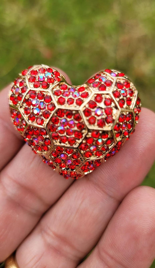 Red Heart Celebrity Brooch Stunning Vintage Look Retro Style Love Broach Pin D2R