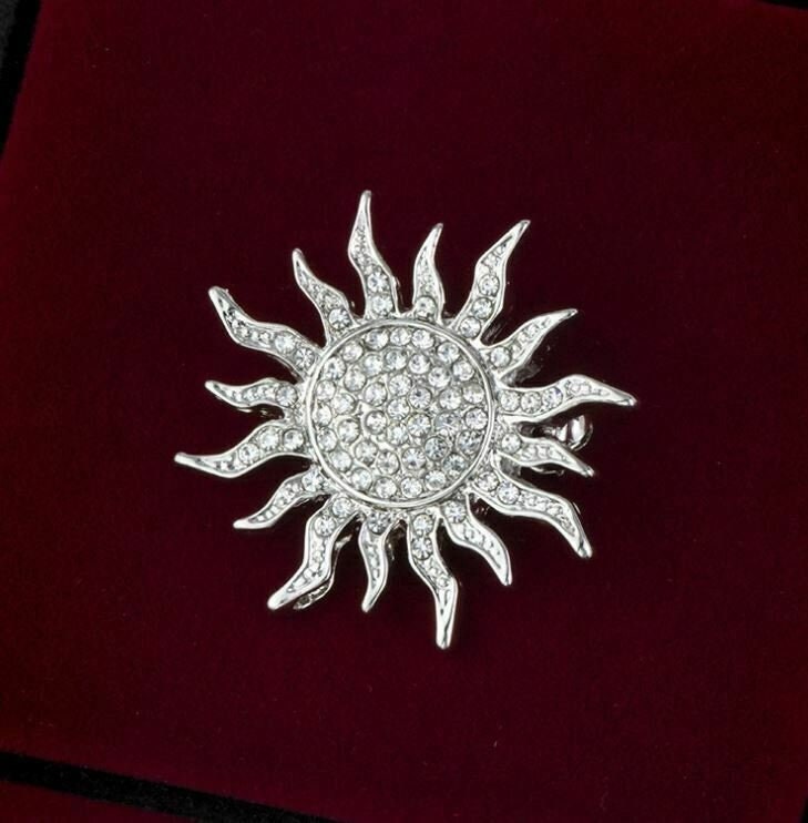 Stunning vintage look silver plated sun shaped brooch suit coat broach pin b12