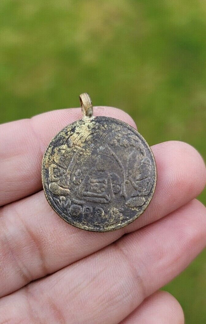 Sikh Guru Nanak Dev Ji Antique Coin pendant Sat kartar Locket black thread pp16