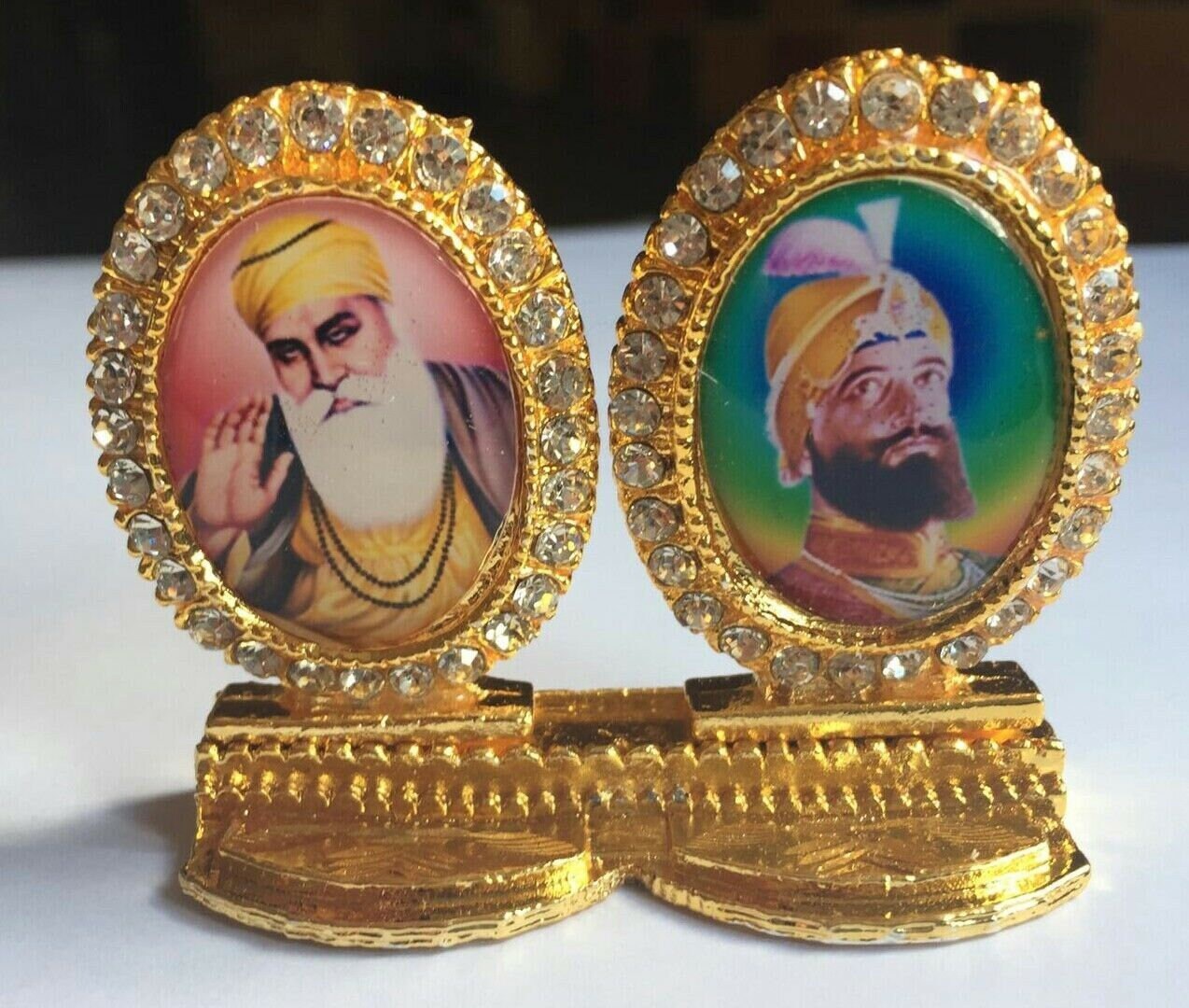 Gold plated car dashboard mantle piece sikh khalsa guru nanak gobind singh stand