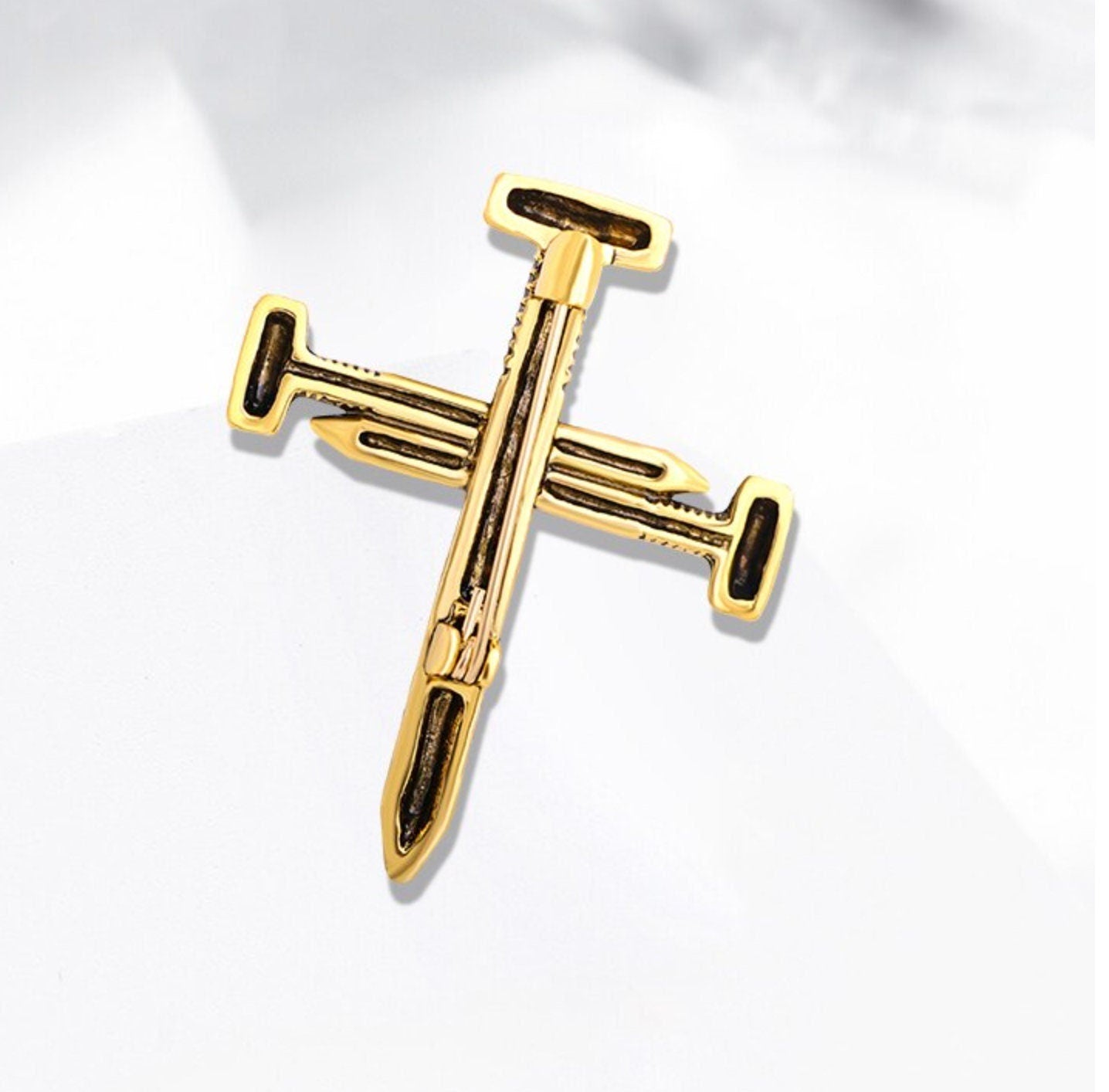 King cross nail brooch vintage look gold plated celebrity broach queen pin i4